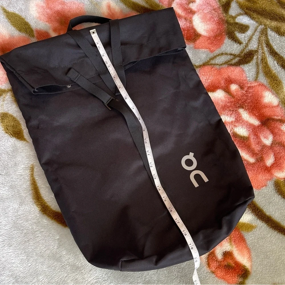 On Running Charcoal Roll-Top Backpack dark black